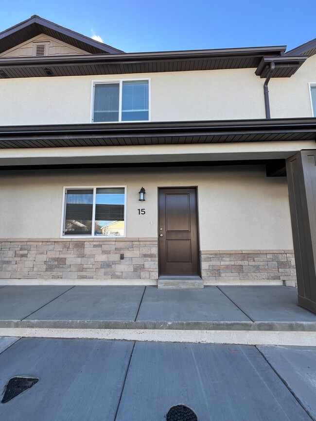 Building Photo - Brand NEW Cedar City Townhome! 6 month lea...