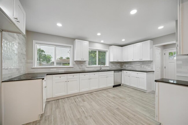 Building Photo - 6830 Cherrydale Dr