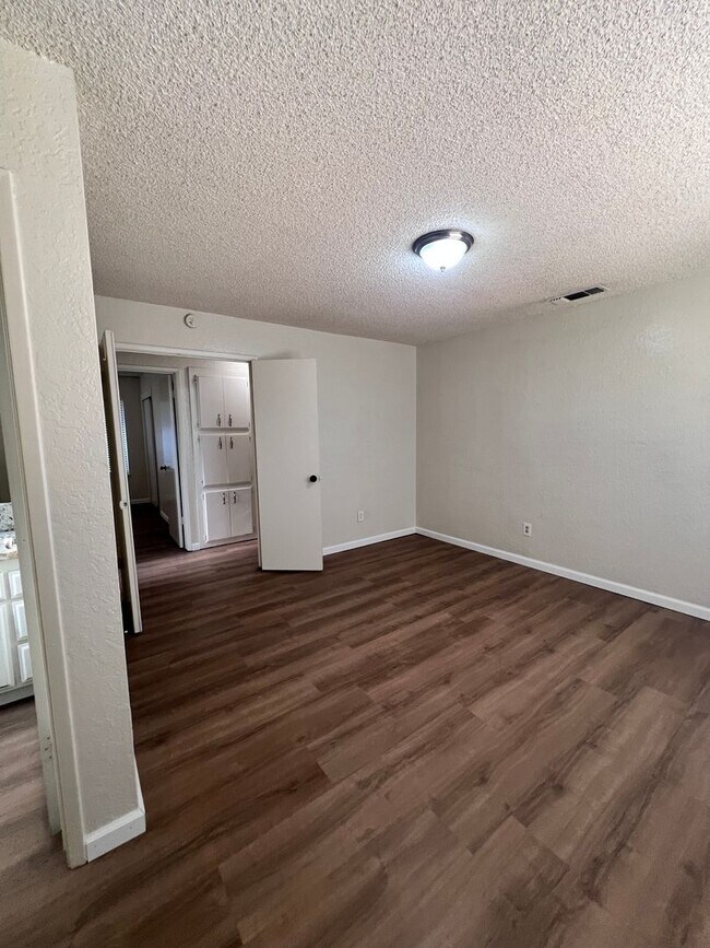 Building Photo - Pretty 3 bedroom 2 bath home in Modesto