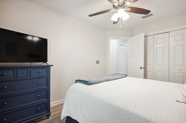 Building Photo - 200 Salt Air Dr