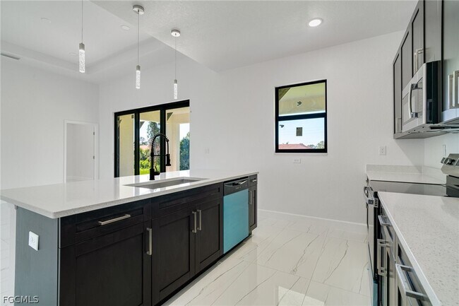 Building Photo - 4725-4727-4727 27th St SW