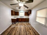 Building Photo - 1531 E Riverside Dr