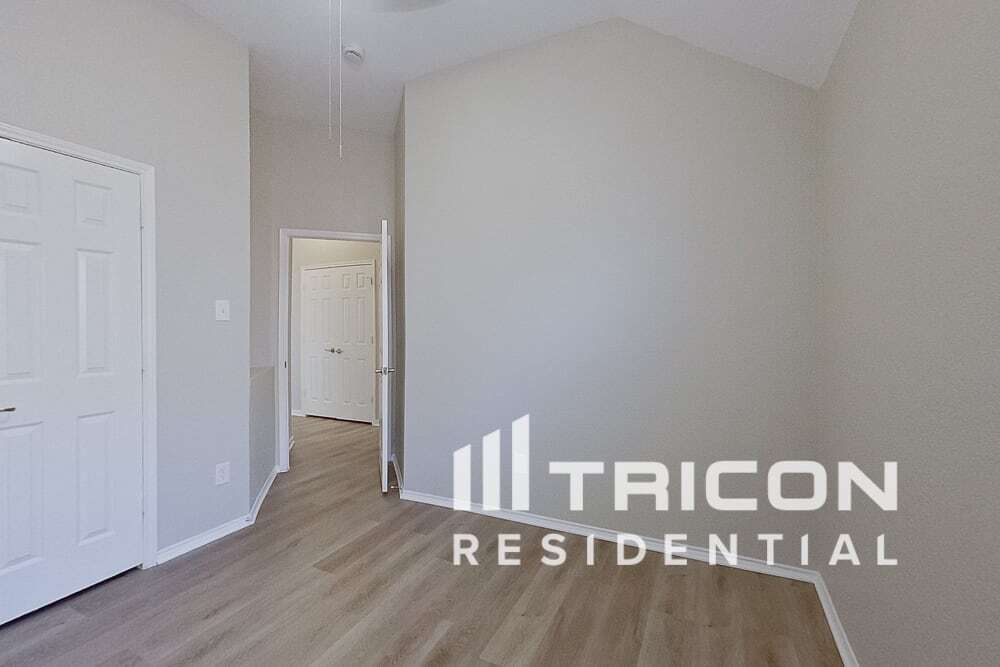 Building Photo - 2213 Wakecrest Dr