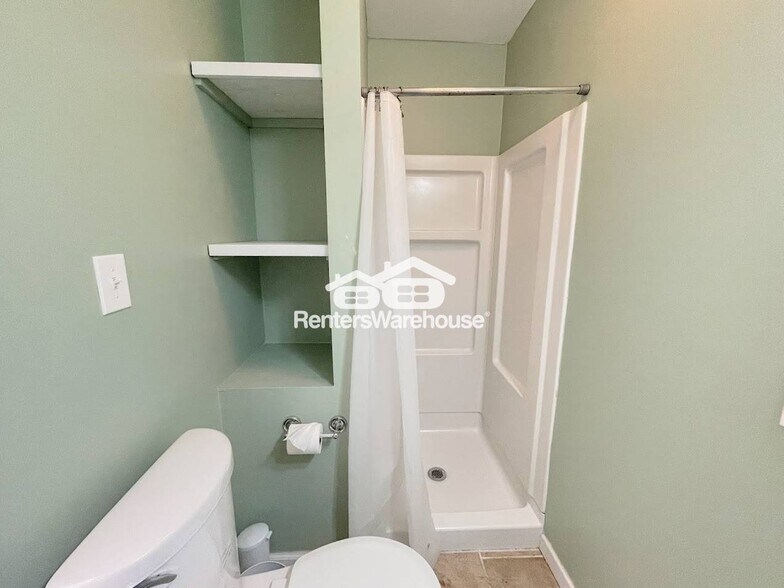 Building Photo - 4940 Erskine St