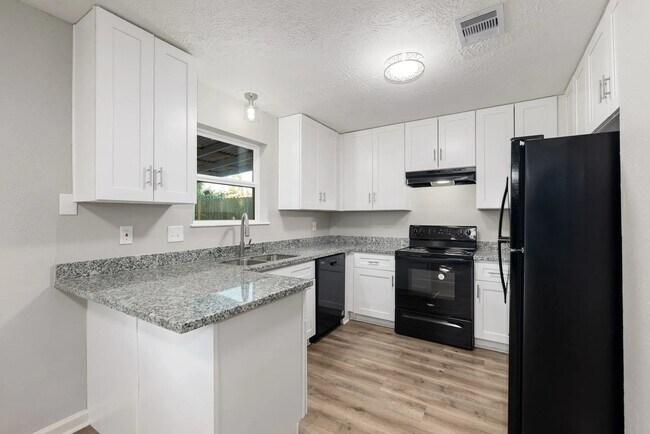 Building Photo - 9806 Thrush St