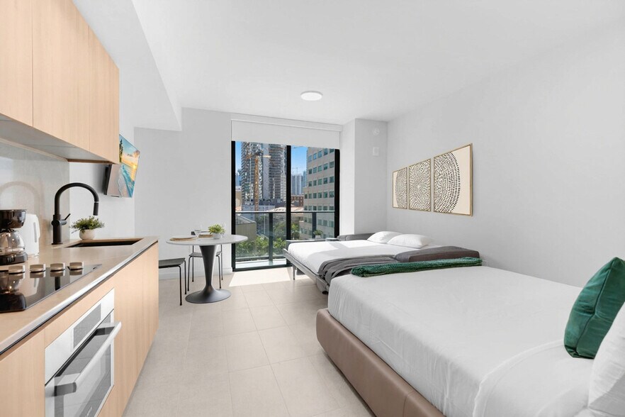 Building Photo - 501 NE 1st Ave