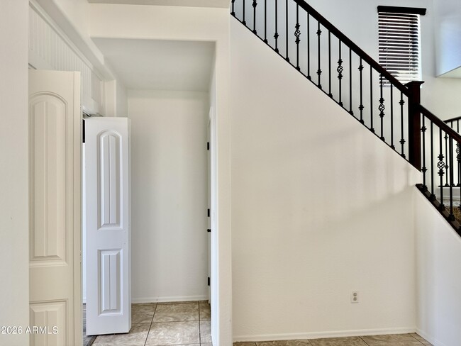 Building Photo - 3340 S Sunland Dr