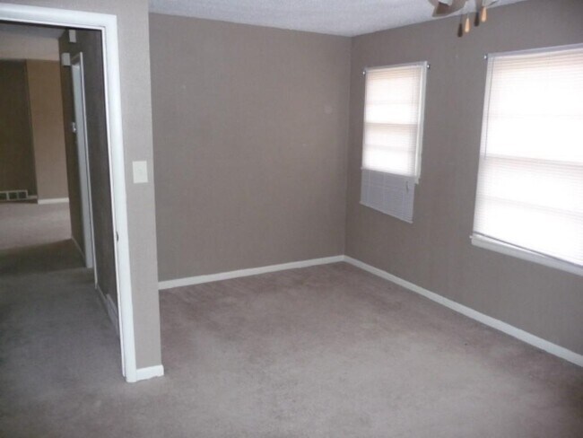 Building Photo - 4303 NW Ridgecrest Dr