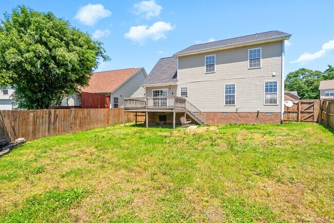 Building Photo - 680 Foxfield Dr