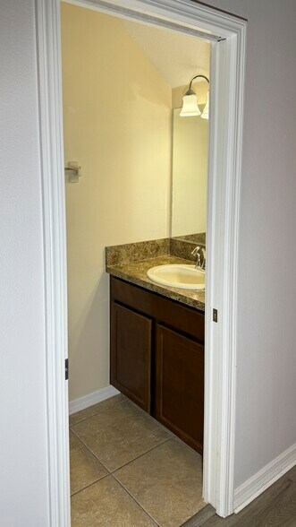 Building Photo - 4046 Mountain Chestnut Way