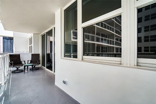 Building Photo - 2030 S Ocean Dr