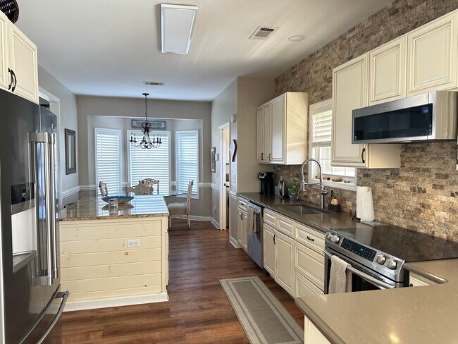 Building Photo - 122 Lakewood Dr