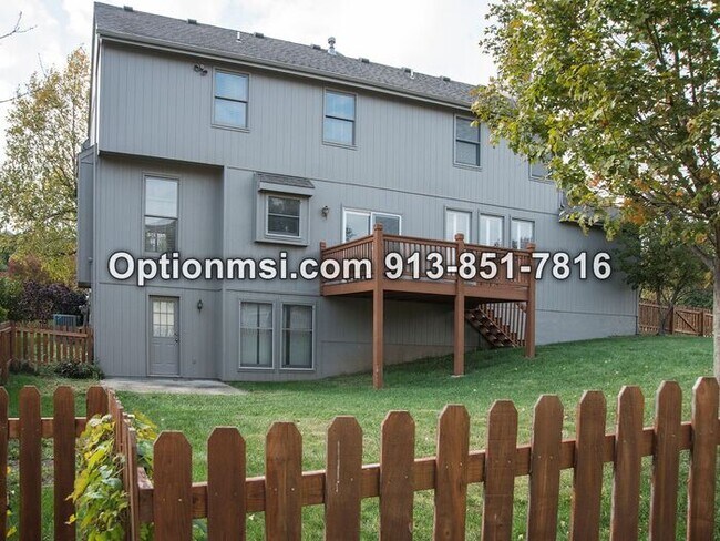 Building Photo - Close to Olathe East Highschool!