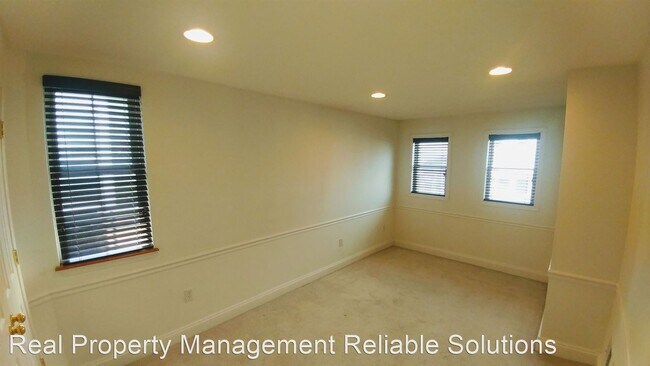 Building Photo - 3 br, 2.5 bath House - 120 N Milton Avenue