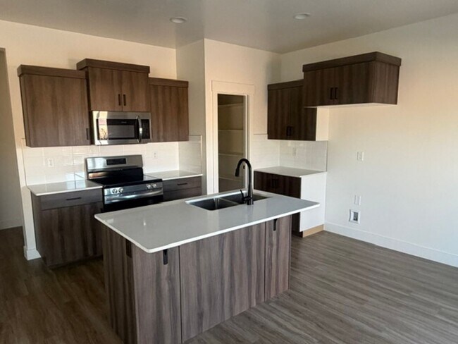 Building Photo - Townhome in South Desert