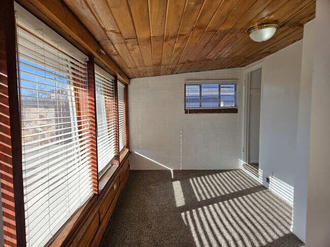 Building Photo - 316-317 S Vincent Ct