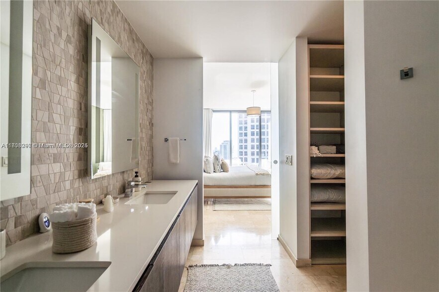 Building Photo - 1080 Brickell Ave