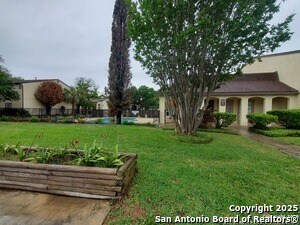 Building Photo - 8702 Village Dr
