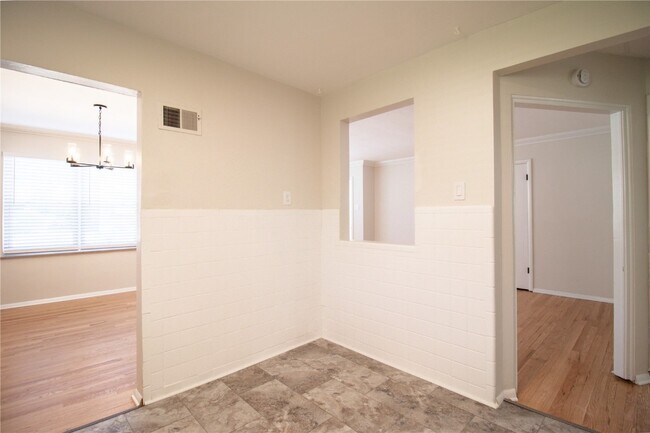 Building Photo - 7240 Balson Ave