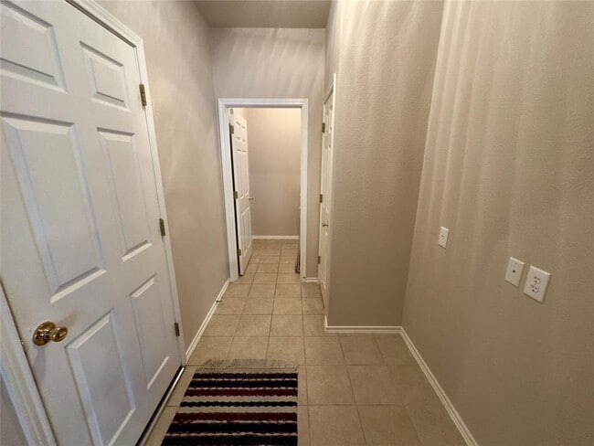 Building Photo - 106 Bowstring Bend