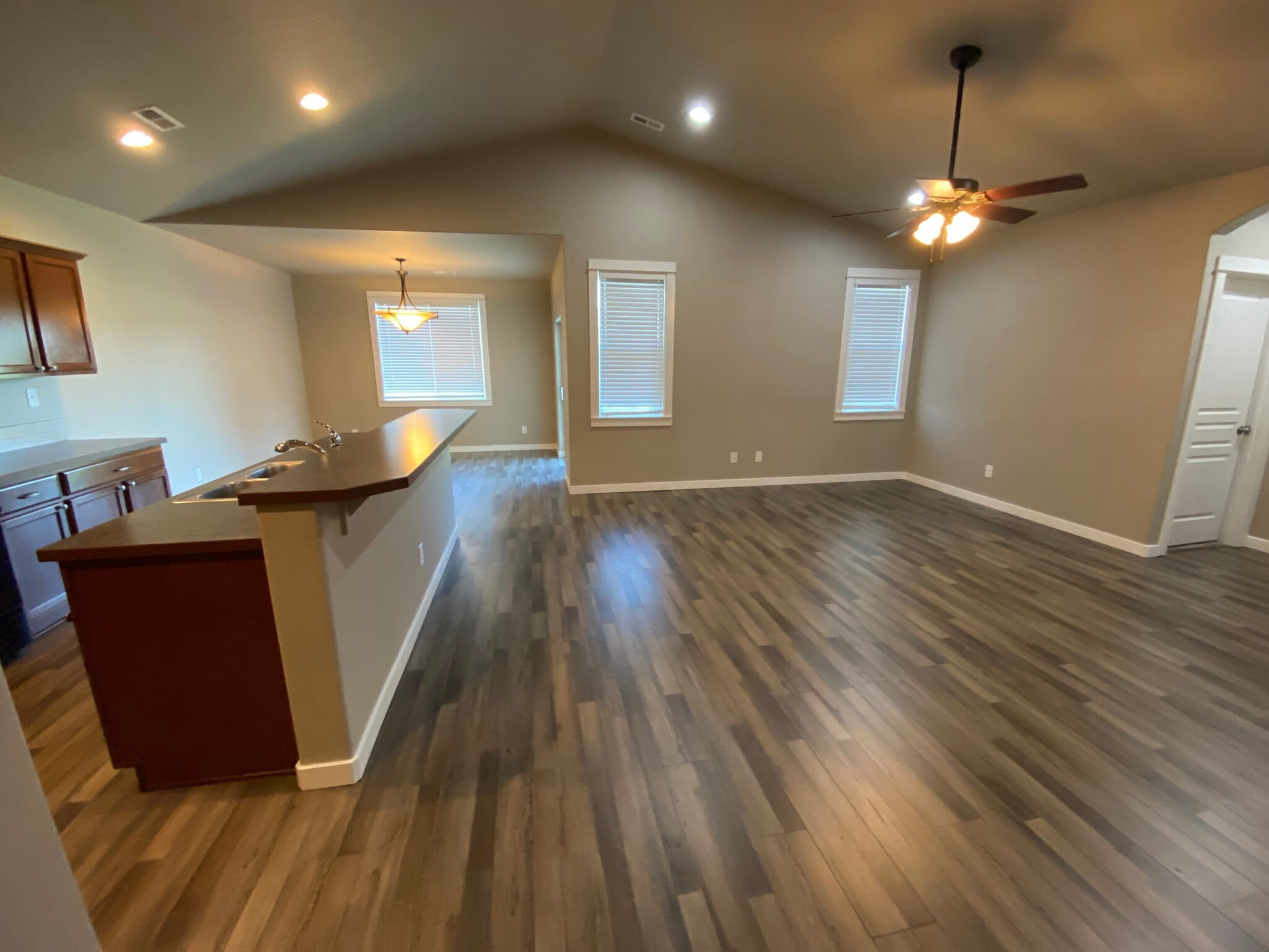 Building Photo - 1640 SW Panorama Dr