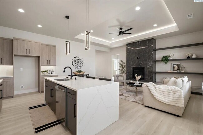 Building Photo - Modern 4-Bedroom Home in Desirable Richland