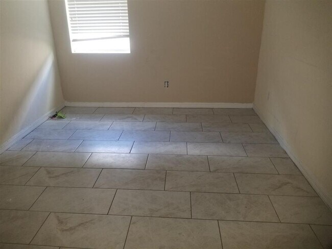 Building Photo - Move in Ready Home in Great Location
