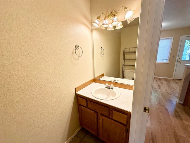 Building Photo - 2 Bedroom 1.5 Bath Townhome for Rent with ...