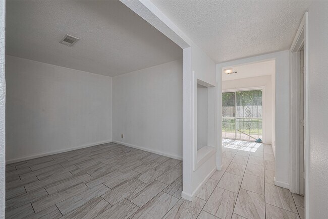 Building Photo - 8406 Banting St