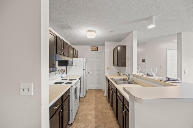 Building Photo - 6823 Meadow Creek Dr
