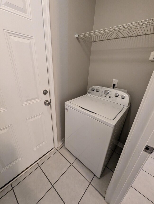 Building Photo - 8430 Island Dr