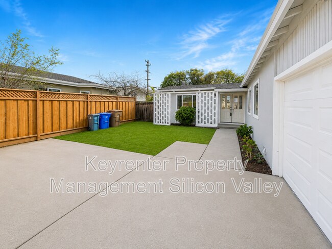 Building Photo - 6772 John Dr