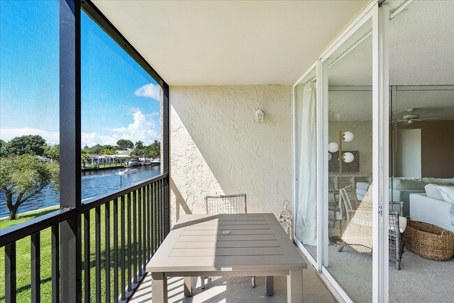 Building Photo - 13 Royal Palm Way