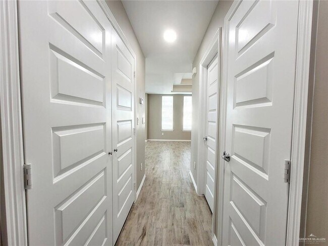 Building Photo - 3808 Las Vistas Ln