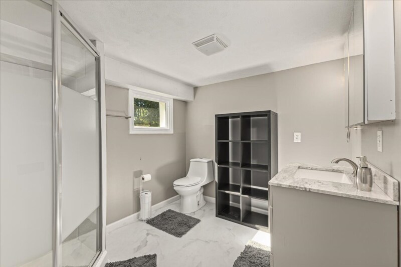 Building Photo - 350 Hill Park Dr