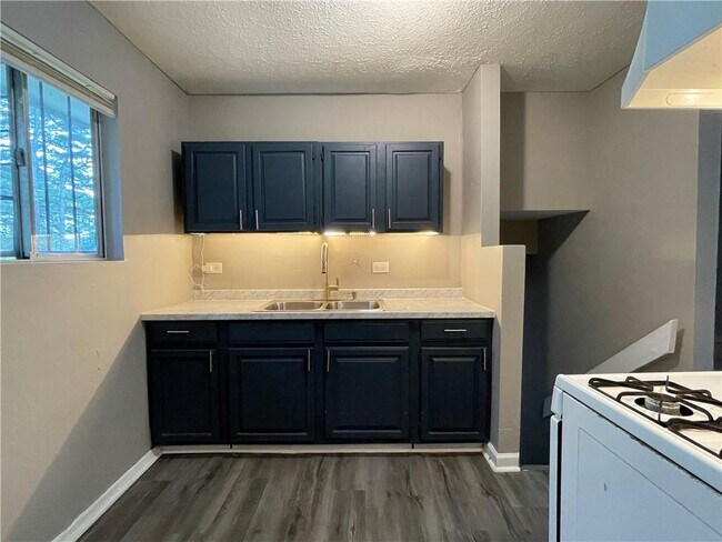 Building Photo - 4554 Doral Dr SW