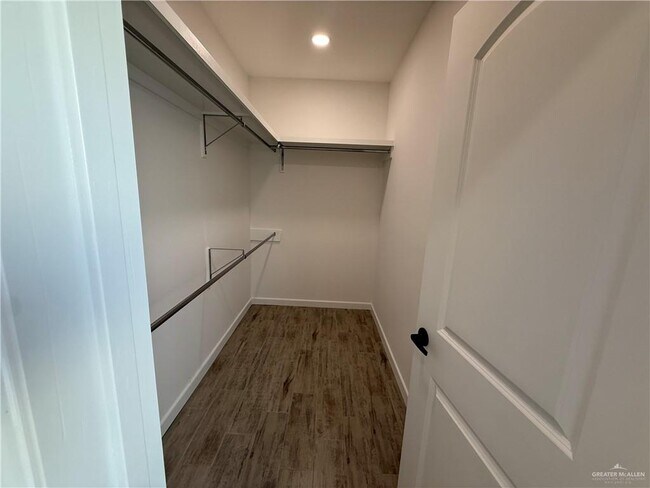 Building Photo - 18 Brownjay Rd