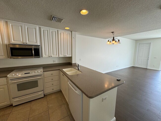 Building Photo - Beautiful Lake Nona Townhome