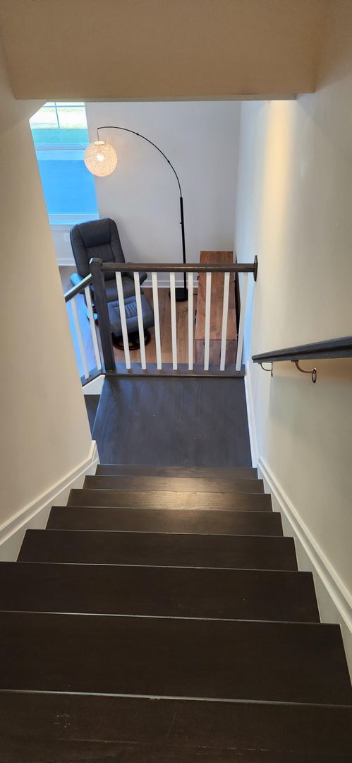 Building Photo - Downtown expansive luxury 3 level Townhome