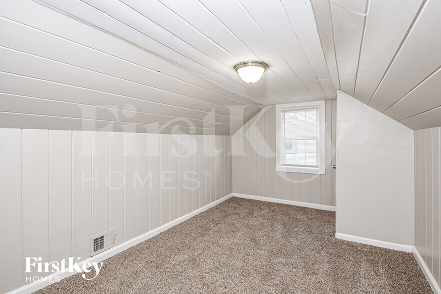 Building Photo - 1567 Mayflower Ave SW