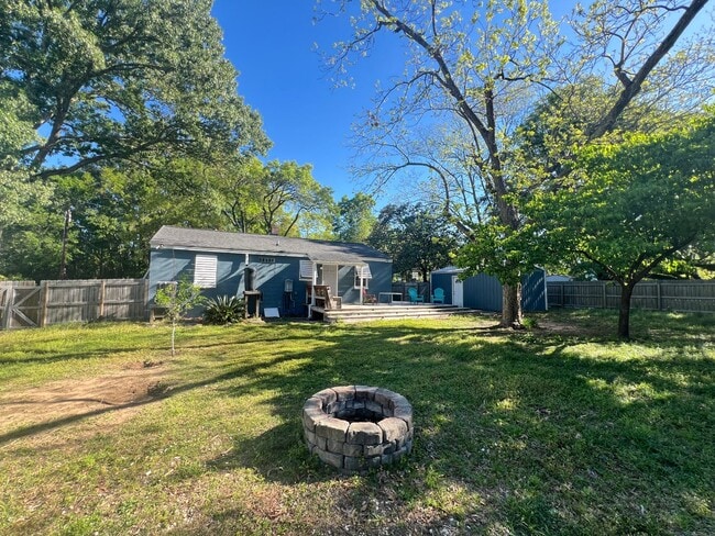 Building Photo - 2 Bedroom 2 Bath House on James Island - Charleston