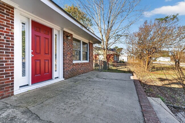 Building Photo - Spacious 5-Bedroom Retreat with 2.5 Baths in Saint Pauls – Your Dream Home Awaits!