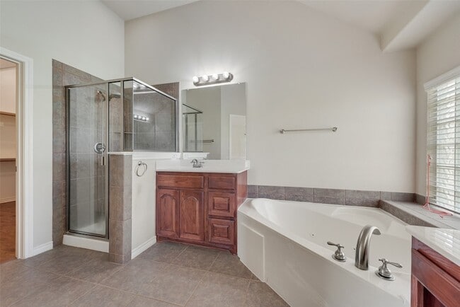 Building Photo - 10044 Dorsett Dr