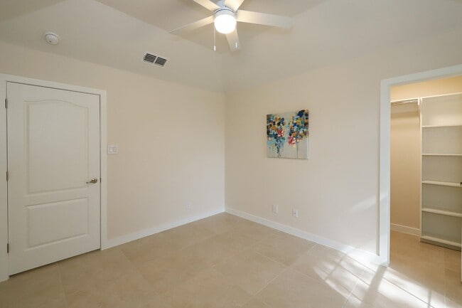 Building Photo - 306 Cinnamon Teal Loop