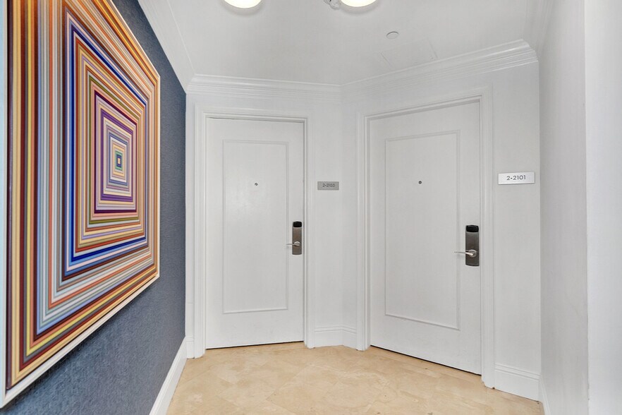 Building Photo - 4401 Collins Ave