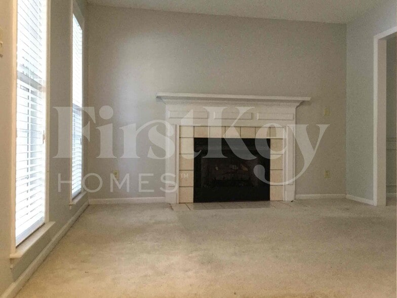 Building Photo - 8102 Kingston Dr