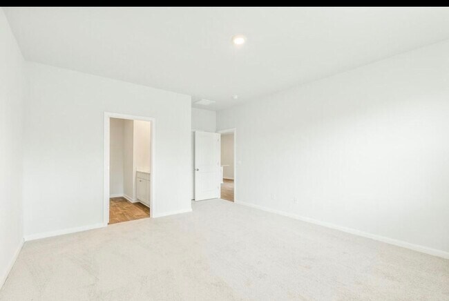Building Photo - 620 Ladywood Dr