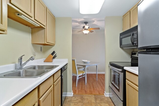 Building Photo - 1 Renaissance Pl