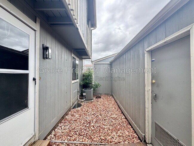 Building Photo - 15670 E Mexico Ave