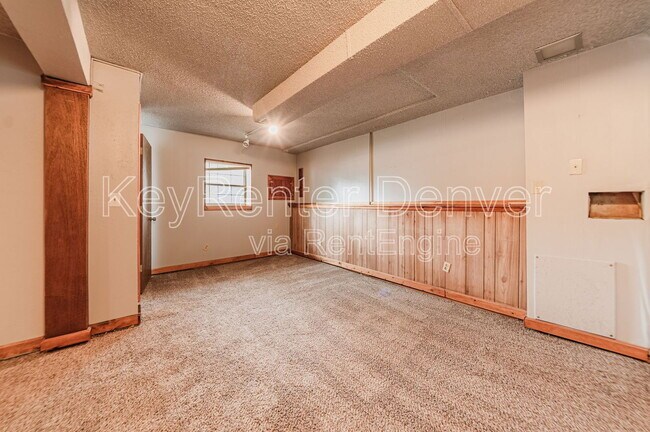 Building Photo - 1498 S Bahama St